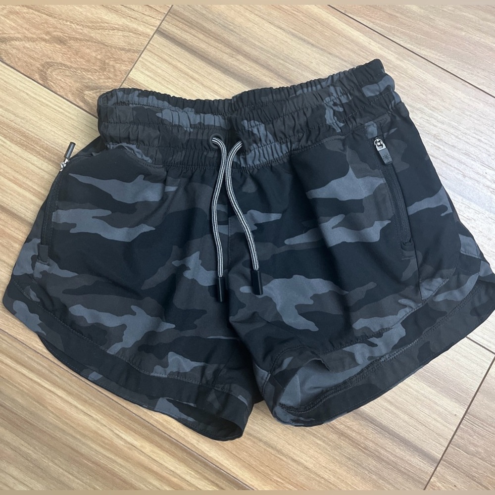 Athleta Girl All Play Shorts Girl's Small 7 Athletic Black Camo Zip Pockets